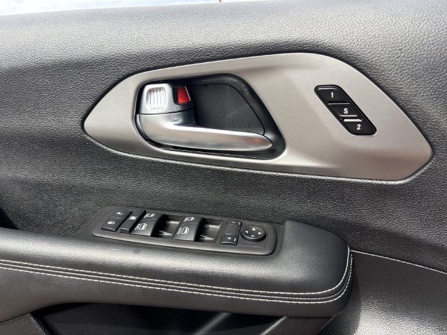 Used 2025 Chrysler Pacifica Select FWD image 22