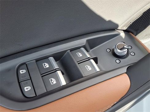 Used 2025 Audi Q5 2.0T Premium Plus w/ Premium Plus Package image 12