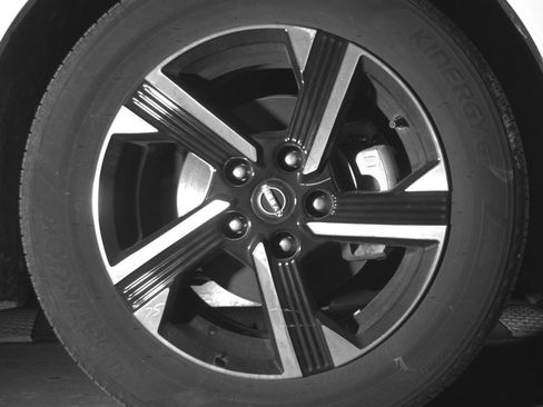 Used 2025 Nissan Sentra SV image 13