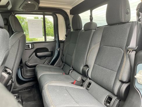 Used 2024 Jeep Gladiator Sport AWD/4WD image 20