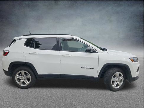 Used 2024 Jeep Compass Latitude AWD/4WD image 10