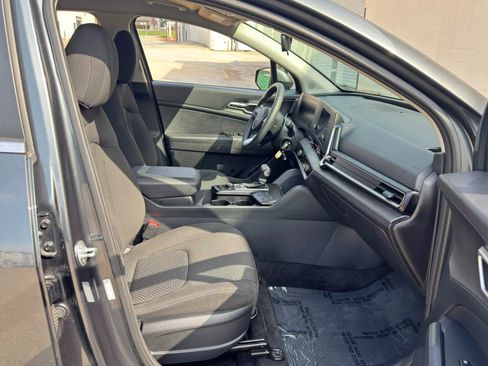 Used 2024 Kia Sportage LX AWD/4WD image 14