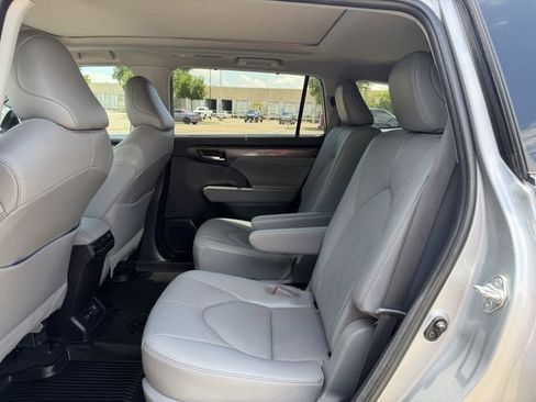 Used 2021 Toyota Highlander Platinum AWD/4WD image 29