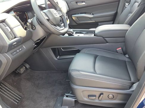 New 2026 Nissan Pathfinder SL FWD image 3