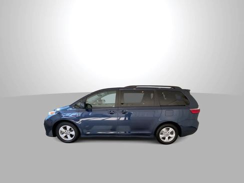 Used 2020 Toyota Sienna LE w/ Carpet Mat Package FWD image 5