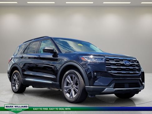 Certified 2025 Ford Explorer Active w/ Active Comfort Package AWD/4WD image 1