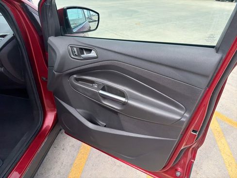 Used 2016 Ford Escape Titanium image 25