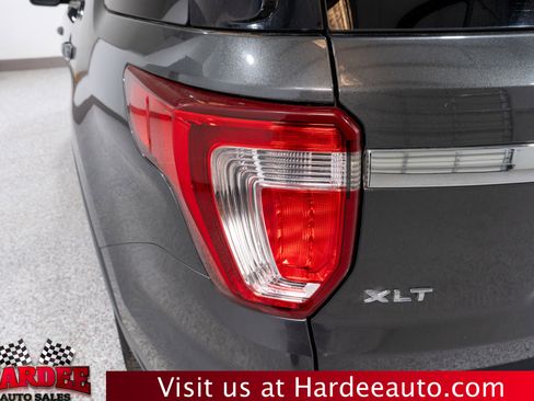 Used 2019 Ford Explorer XLT w/ Equipment Group 202A image 9