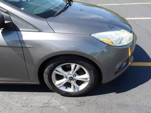 Used 2014 Ford Focus SE w/ SE Winter Package FWD image 6