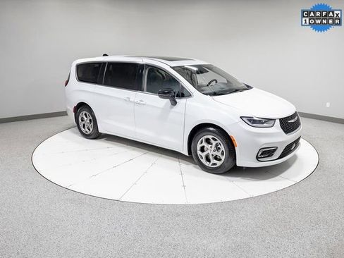 Used 2024 Chrysler Pacifica Limited FWD image 28