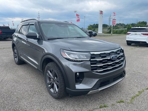 Used 2025 Ford Explorer Active w/ Active Comfort Package AWD/4WD image 4