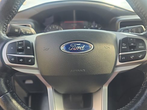 Used 2021 Ford Explorer XLT w/ Equipment Group 202A AWD/4WD image 14