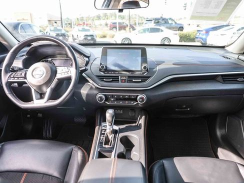 Used 2020 Nissan Altima 2.5 SR w/ Premium Package image 2