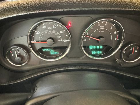 Used 2014 Jeep Wrangler Unlimited Sahara w/ Connectivity Group AWD/4WD image 15