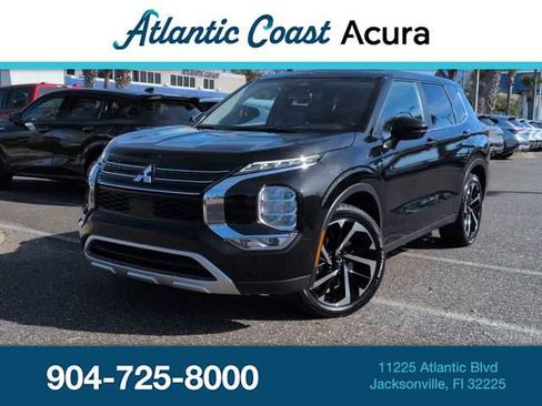 Used 2024 Mitsubishi Outlander SE image 1