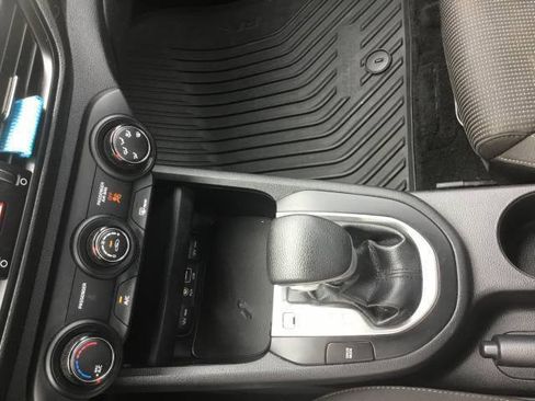 Used 2020 Kia Forte LXS FWD image 17