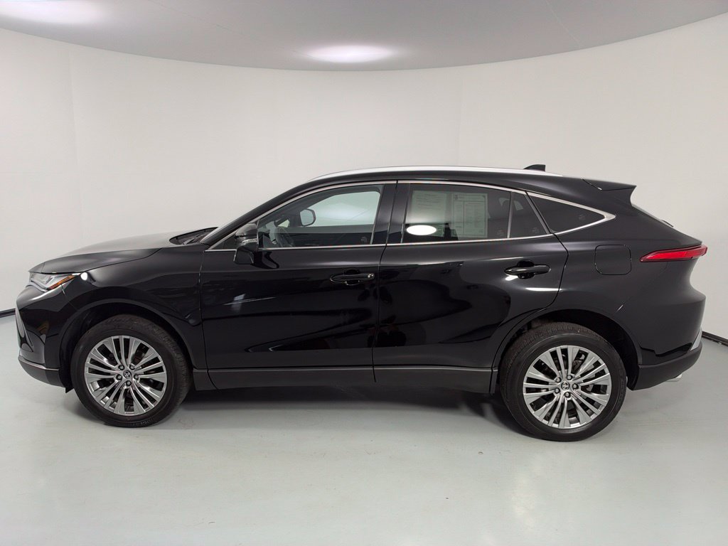 Used 2023 Toyota Venza XLE AWD/4WD image 4