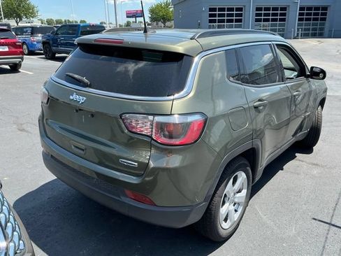 Used 2018 Jeep Compass Latitude w/ Popular Equipment Group FWD image 4