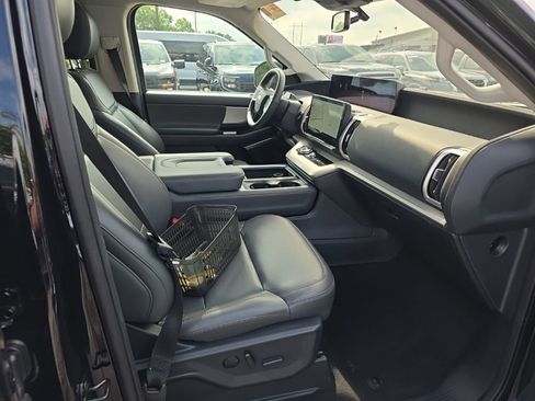 Certified 2025 Ford Expedition Active AWD/4WD image 4