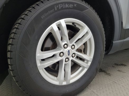 Used 2021 Ford Explorer XLT w/ Equipment Group 202A RWD image 31