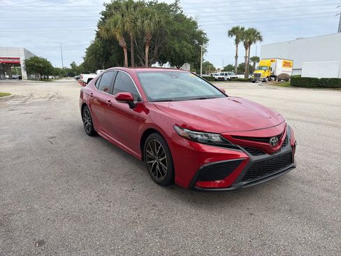 Used 2023 Toyota Camry SE FWD image 7