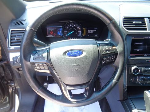Used 2016 Ford Explorer XLT w/ Equipment Group 201A AWD/4WD image 19