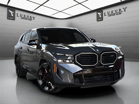 Used 2023 BMW XM image 1