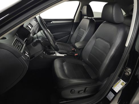 Used 2014 Volkswagen Passat 1.8T SE FWD image 13