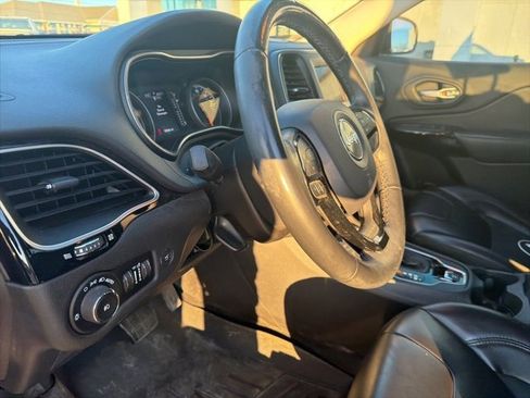 Used 2019 Jeep Cherokee Latitude Plus image 30