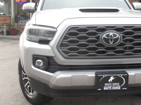 Used 2021 Toyota Tacoma TRD Sport w/ TRD Premium Sport Package AWD/4WD image 3