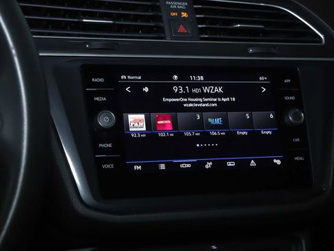 Certified 2024 Volkswagen Tiguan SE w/ Panoramic Sunroof Package AWD/4WD image 27