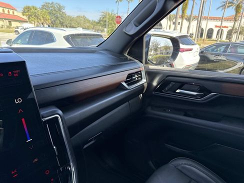 Used 2025 GMC Yukon Denali image 24