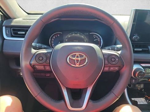 Used 2025 Toyota RAV4 XLE Premium image 20