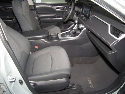 Used 2021 Toyota RAV4 XLE w/ Convenience Package AWD/4WD image 20