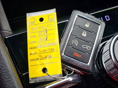 Used 2023 Jeep Grand Cherokee Limited w/ Black Appearance Package image 38