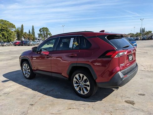 Used 2019 Toyota RAV4 XLE Premium image 7
