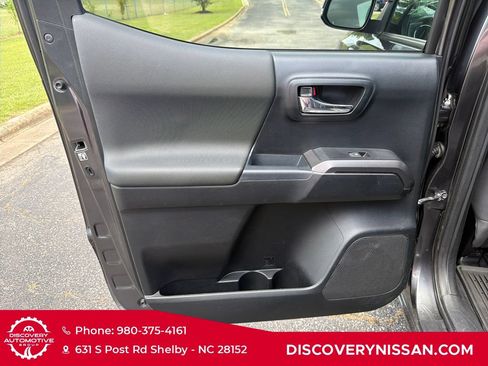 Used 2018 Toyota Tacoma TRD Sport w/ Technology Package AWD/4WD image 27