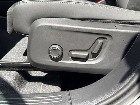 Used 2025 Volvo XC40 B5 Plus AWD/4WD image 26