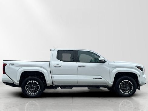 Used 2025 Toyota Tacoma TRD Sport image 3