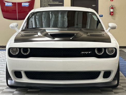 Used 2015 Dodge Challenger SRT Hellcat image 9