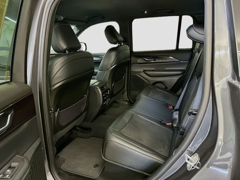 Used 2023 Jeep Grand Cherokee Altitude image 28