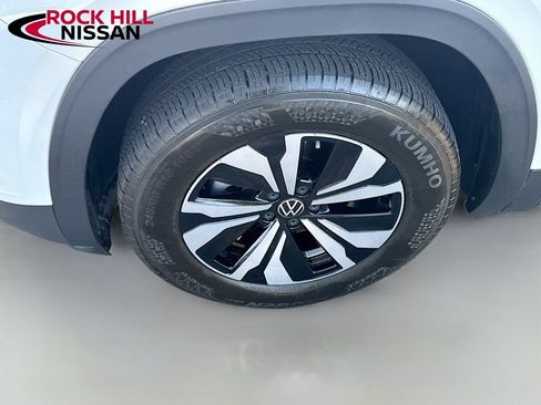 Used 2024 Volkswagen Atlas SE AWD/4WD image 24
