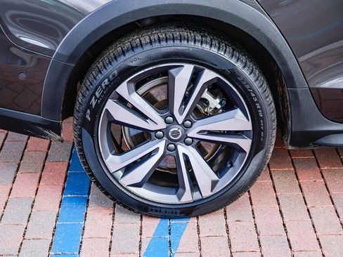 Used 2025 Volvo V60 B5 Cross Country Plus image 9