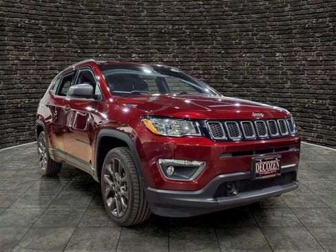 Used 2021 Jeep Compass Latitude w/ Sun and Sound Group AWD/4WD image 1