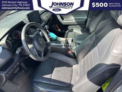 Used 2021 Toyota RAV4 XLE Premium AWD/4WD image 25