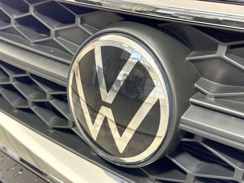 Certified 2022 Volkswagen Taos SE image 30