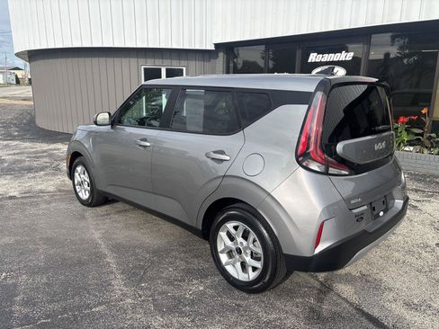 Used 2025 Kia Soul LX w/ LX Technology Package FWD image 8
