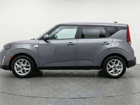 Used 2025 Kia Soul LX w/ LX Technology Package FWD image 4