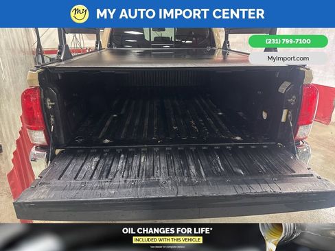 Used 2017 Toyota Tacoma TRD Off-Road w/ Tow Package image 26