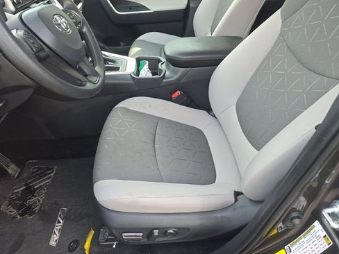 Used 2025 Toyota RAV4 XLE FWD image 13